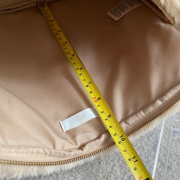 H&M Faux Fur Zippered Laptop iPad Sleeve Holder - Picture 11 of 11